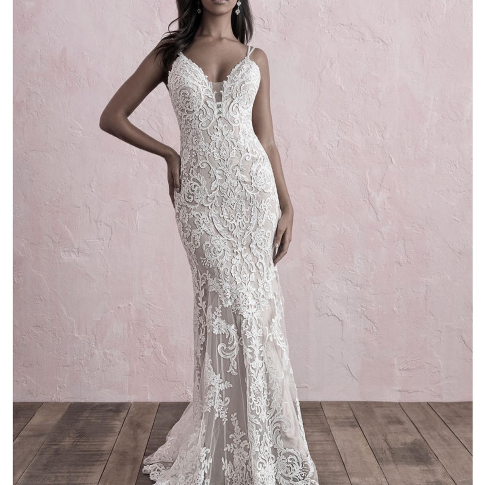 Elegant Lace Women’s Dress